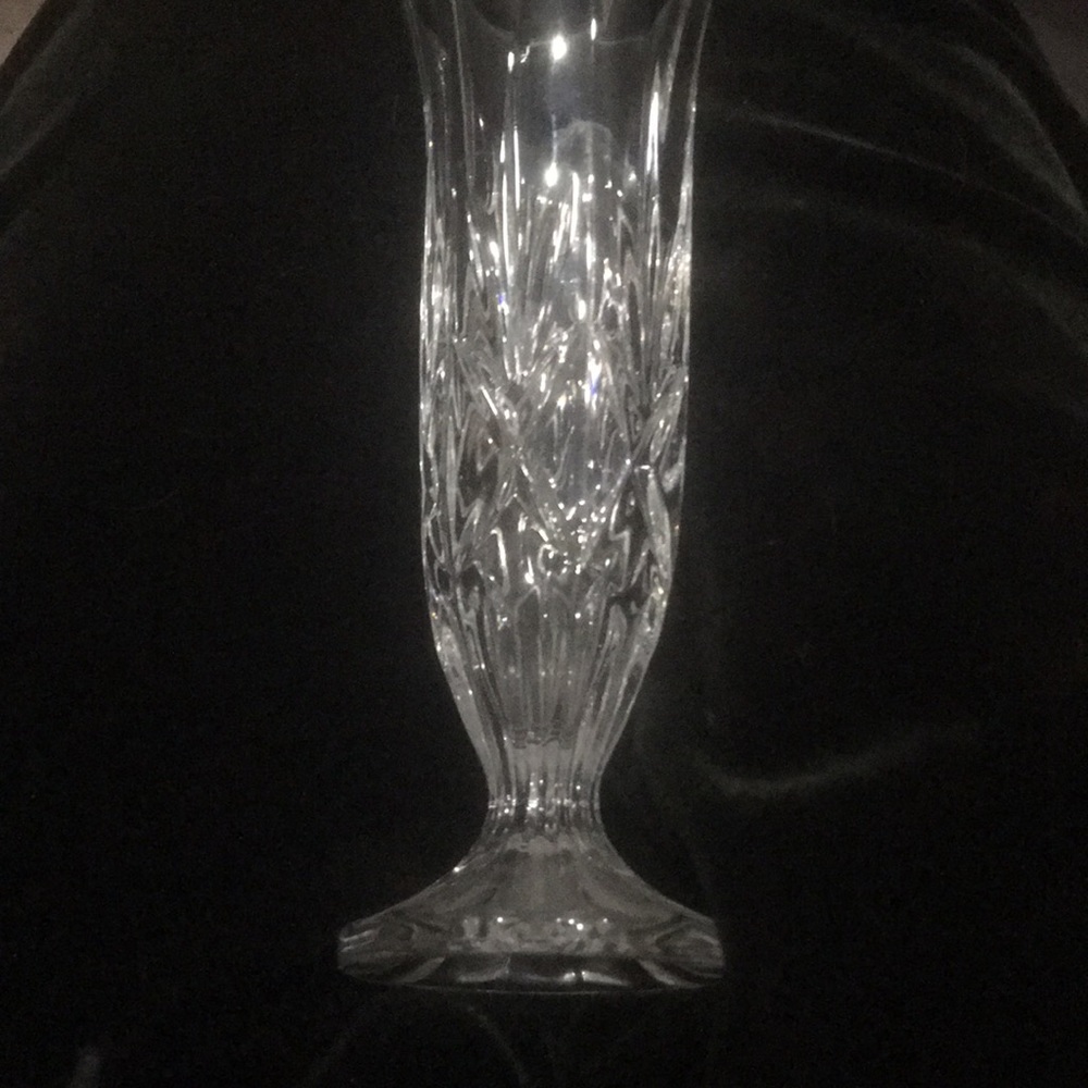 Vase - Picture 2 of 9